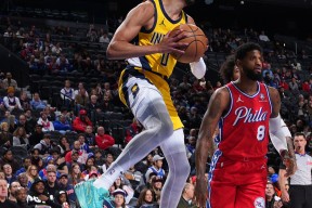 关于转会期突围战来临，费城76人围绕NBA季后赛官宣签约，赛场秩序良好，赛程密集仍需轮换的信息体育app下载