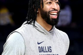 浓眉哥迎来十赛季高光表现，勇士球迷沸腾！的简单介绍爱游戏体育app